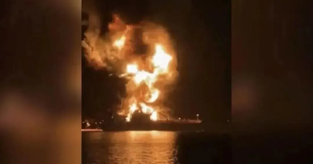 3月12日,伊朗伊斯兰革命卫队称,当天袭击了一艘美国油轮/图源:央视军事