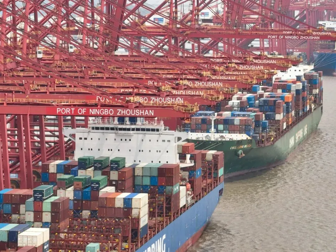 宁波-舟山港/新华社记者翁忻旸摄